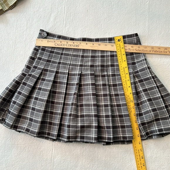Two pleated skirts with short linings - Picture 3 of 11